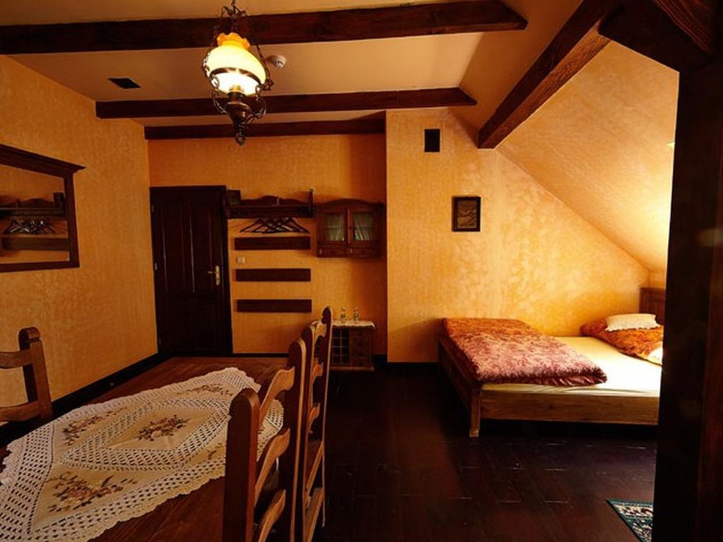Stylowy Zajazd Pod Czarnym Kogutem Czarna  Rom bilde