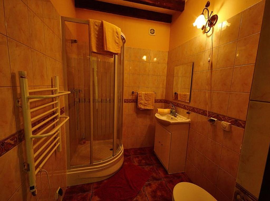 Stylowy Zajazd Pod Czarnym Kogutem Czarna  Rom bilde